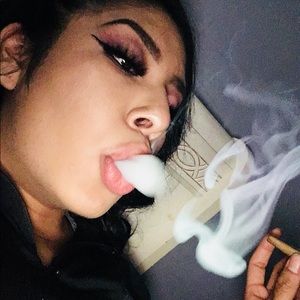 Meet your Posher, Selina